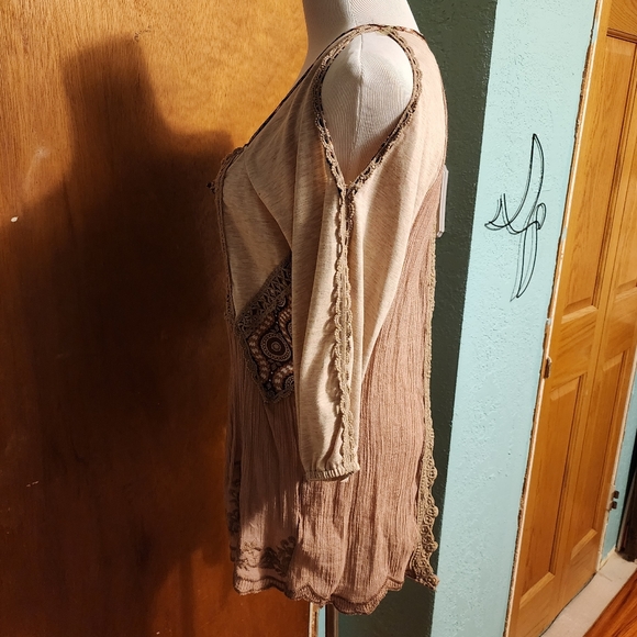 BKE Gimmicks Open Back Shirt - Picture 4 of 12